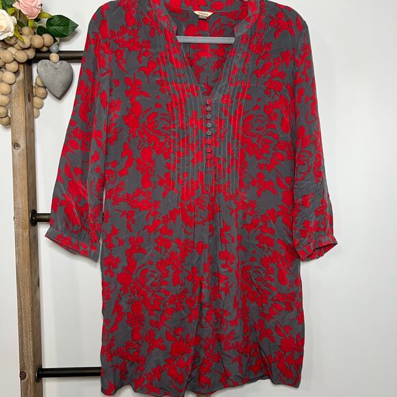 Fossil Red Gray 3/4 Sleeve V Neck Silk Blouse Size Medium - Picture 2 of 9